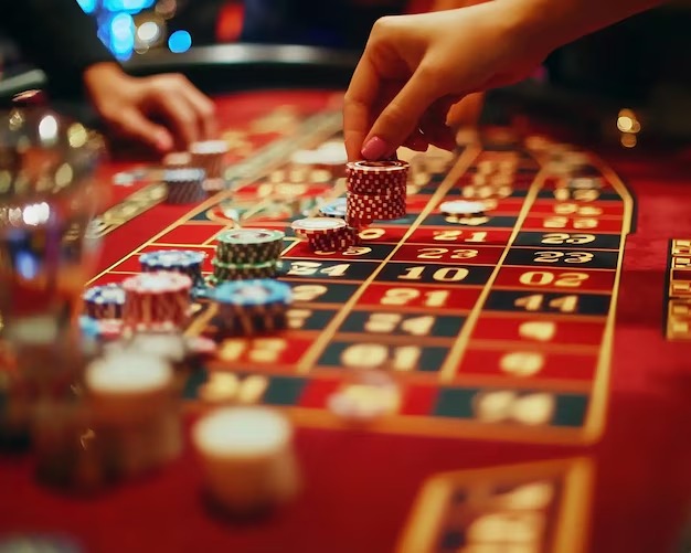 Wolf Gold slot interface on doktertoto2 login showing reels and live payout display